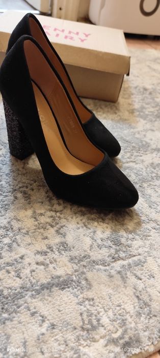 Pantofi mărimea 37