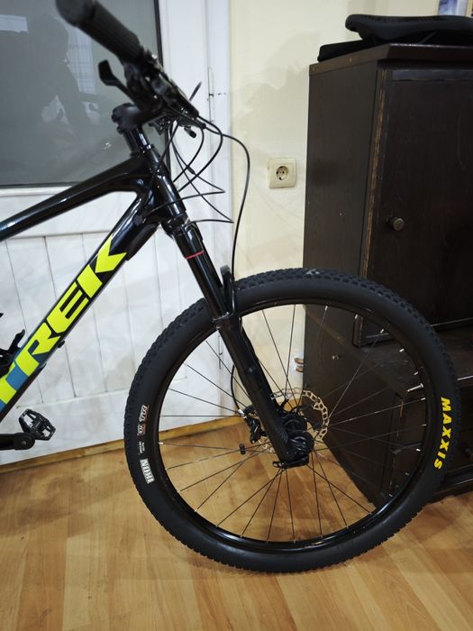 Bicicleta full suspension carbon Trek Top Fuel 29