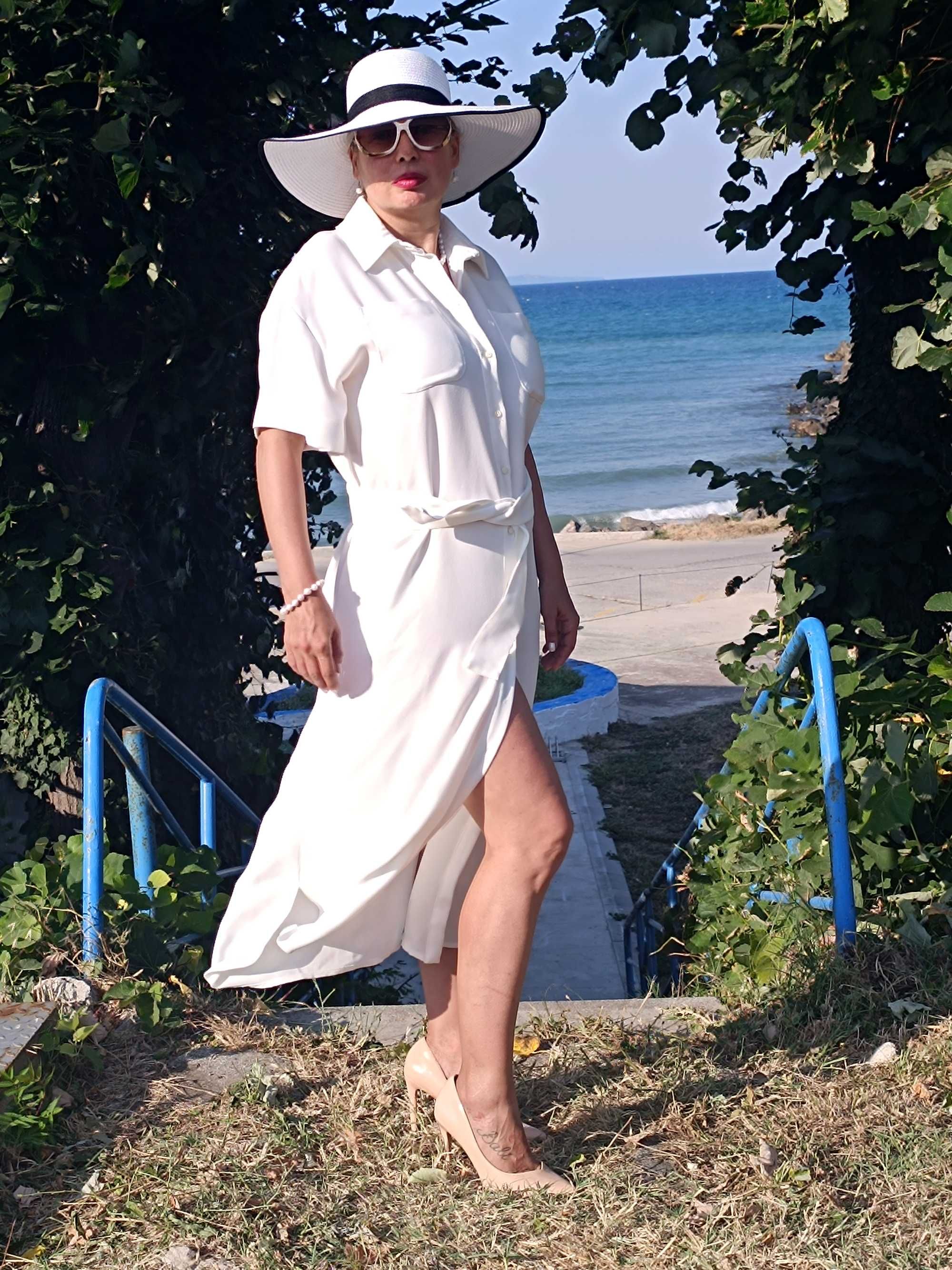 Елегантна бяла рокля