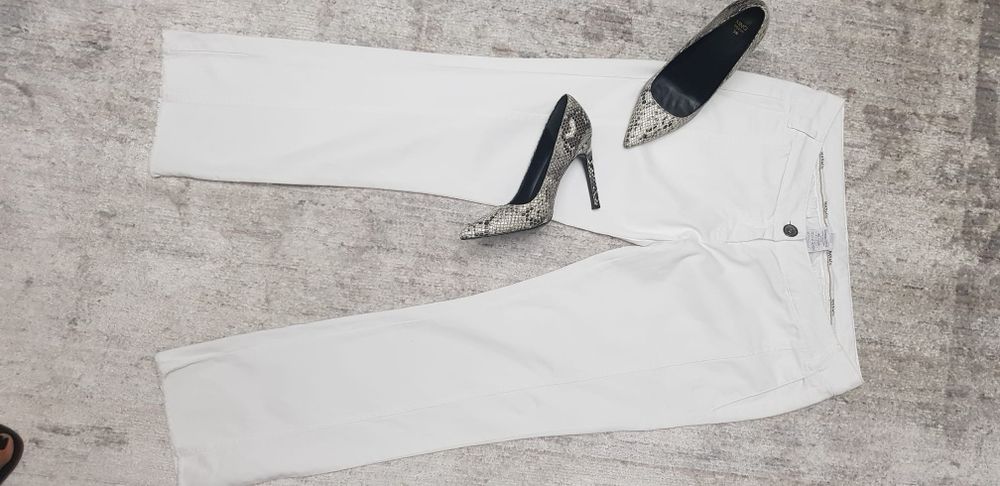 Max Mara              .