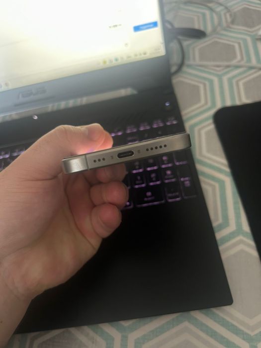 Продам айфон 15 про на 128 гб в илеале титан