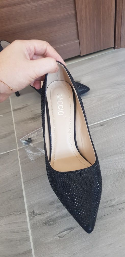 Pantofi stiletto