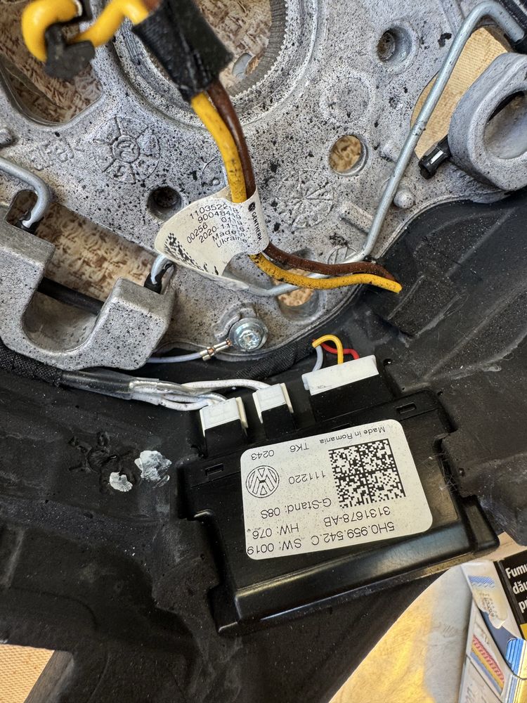 Два броя Волани VW