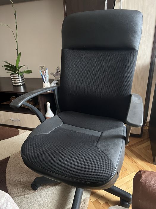 Стол за бюро на колелца