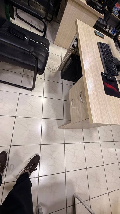 Стол для офиса  всё написано