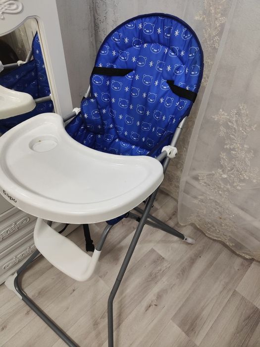 Детский стульчик для кормления
