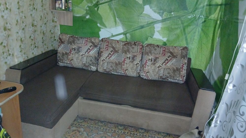 Угловой диван  в хорошем состоянии