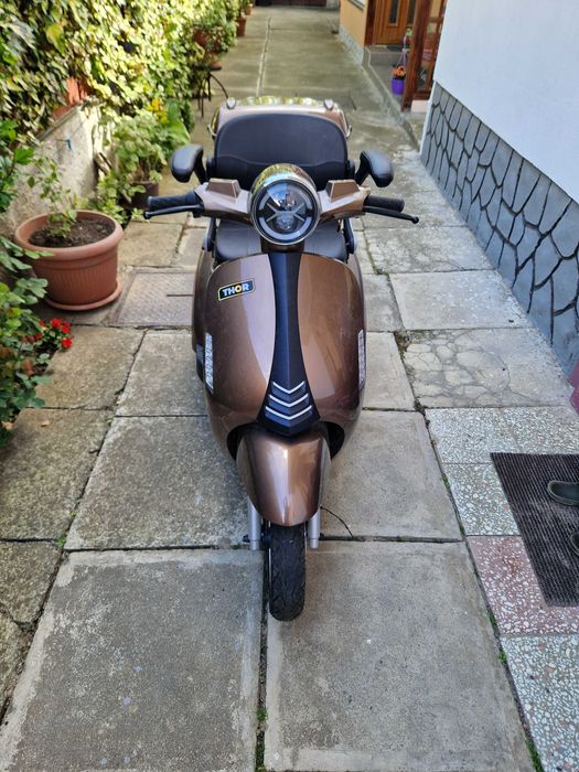 Scuter electric triciclu, max 25Km/h, nu necesita permis