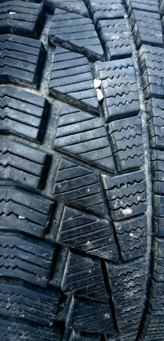 Anvelope iarnă Viking 235 55 R17 cauciucuri împreună la 200 lei