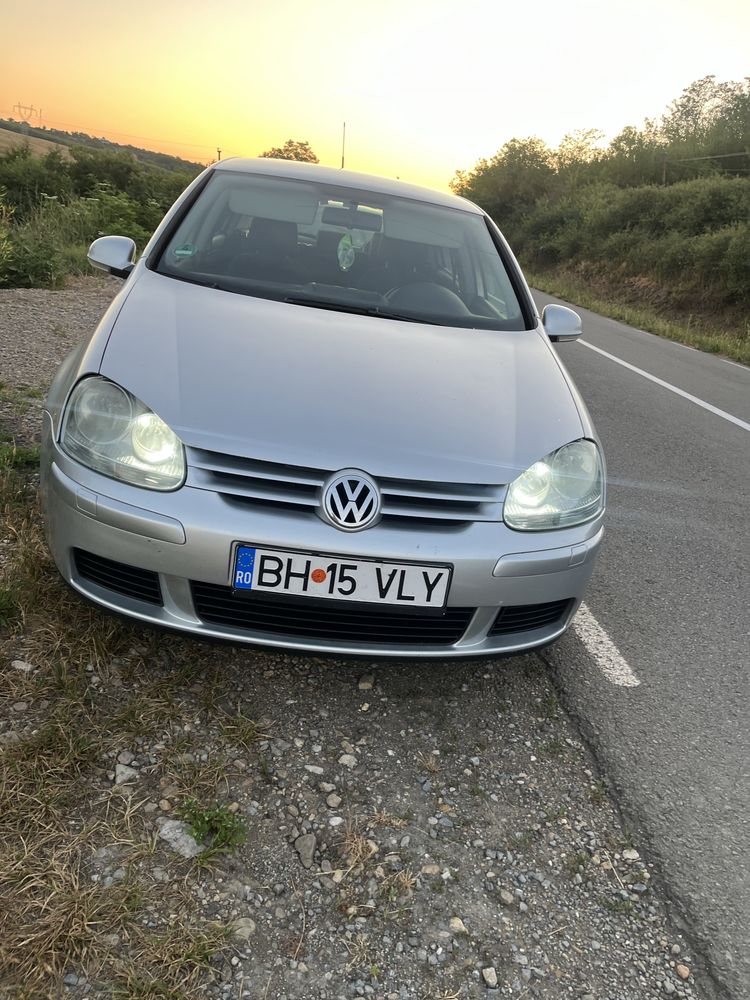 Vând golf 5  1.9 TDI