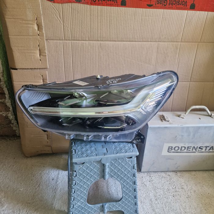 Volvo XC 40 2019 full led ляв фар