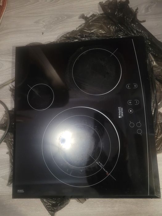 В продаже сенсорная плита фирмы Аристон Хотпоинт