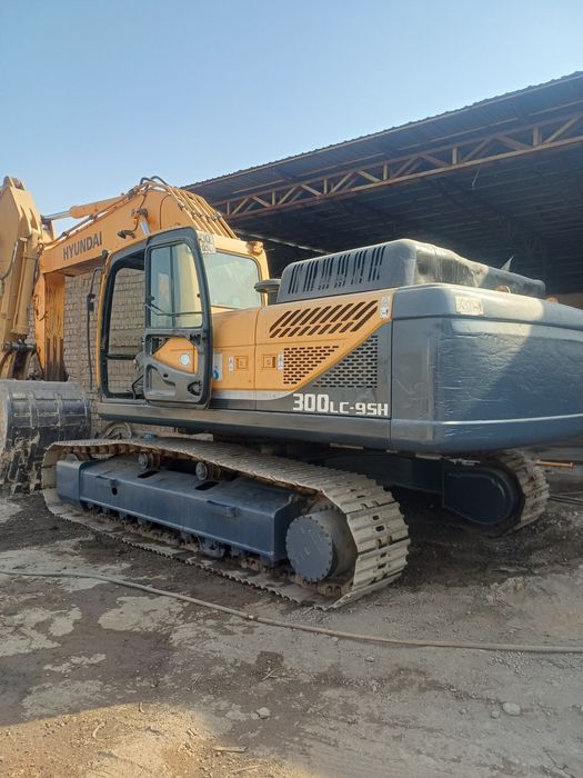 Ekskavator HYUNDAI 300 lc 2014