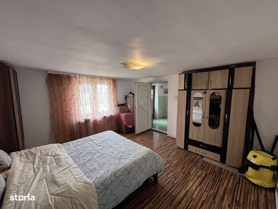 Casa 3 camere, Izvoare