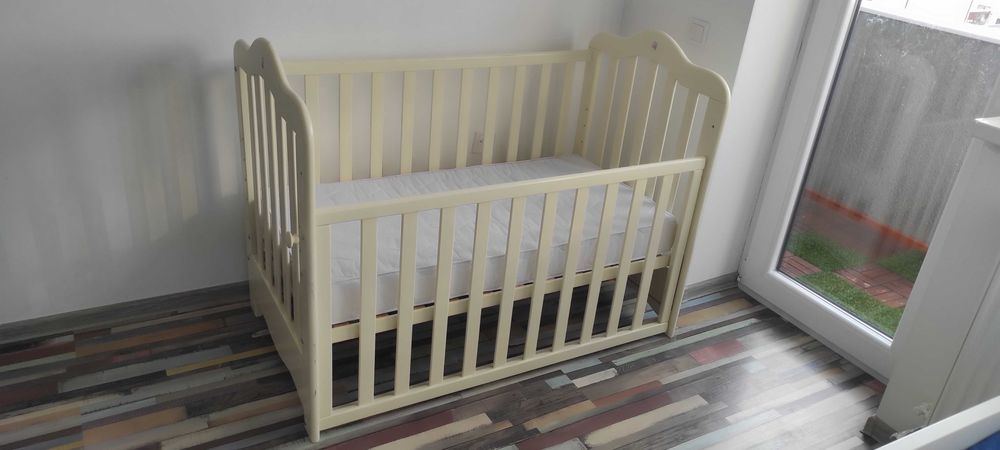 Pătuț copil din lemn