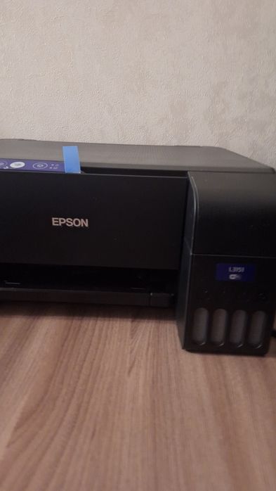 Продам МФУ мульти функциональное устройство EPSON 3151