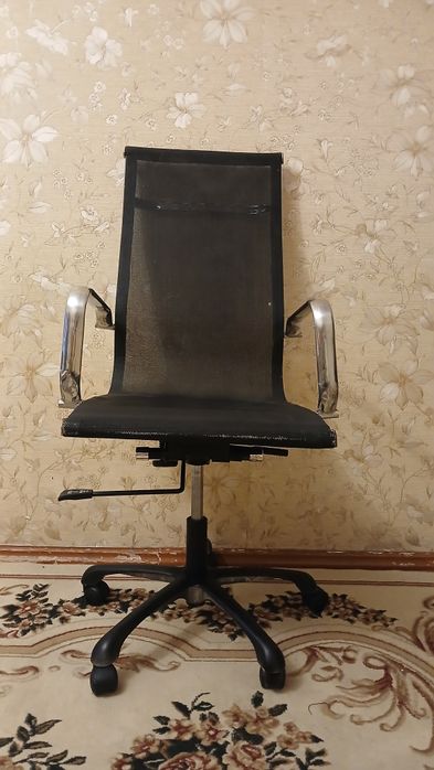 Офисный кресло  состояние среднее