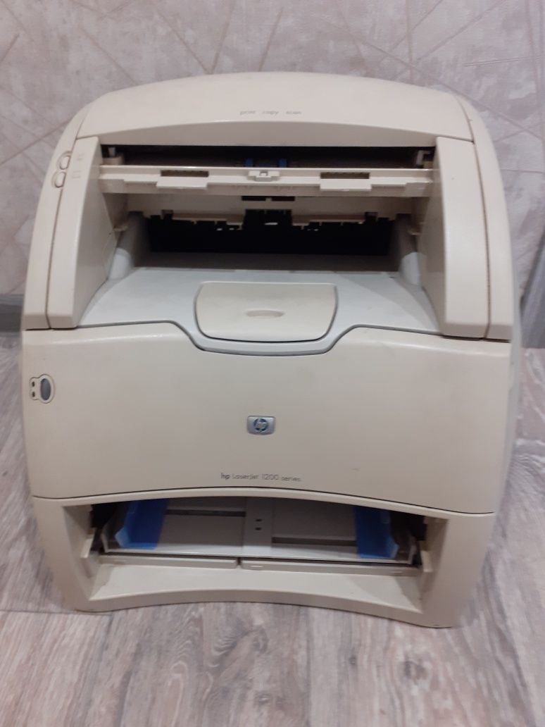 Продам принтер hp laser jet 1200 на запчасти