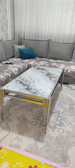 Журнальный стол и консоль