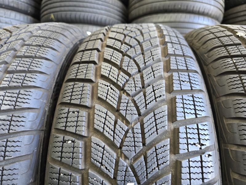 215/60/17 Goodyear 4piese