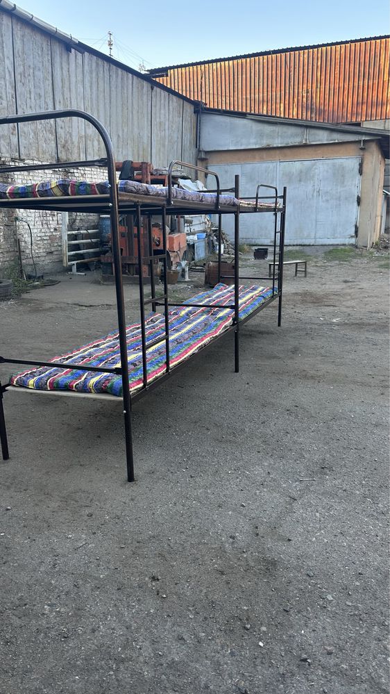 Двухъярусная кровать