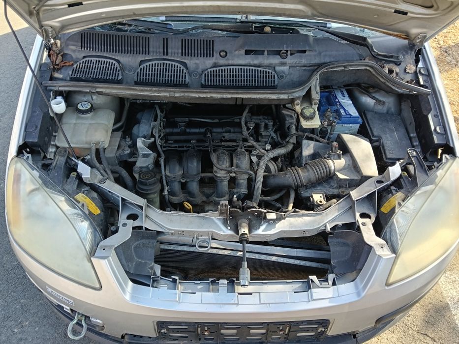 VÂND FORD C-MAX 1.6 benzina! Mașina se vinde completă, nu dezmembrez!