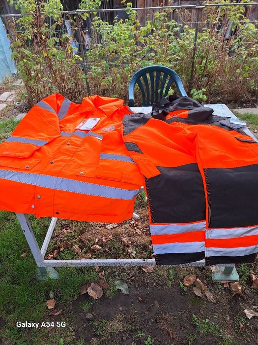 Продавам Работен костюм