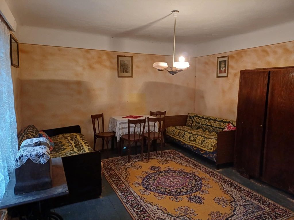 Vând casă în Derna