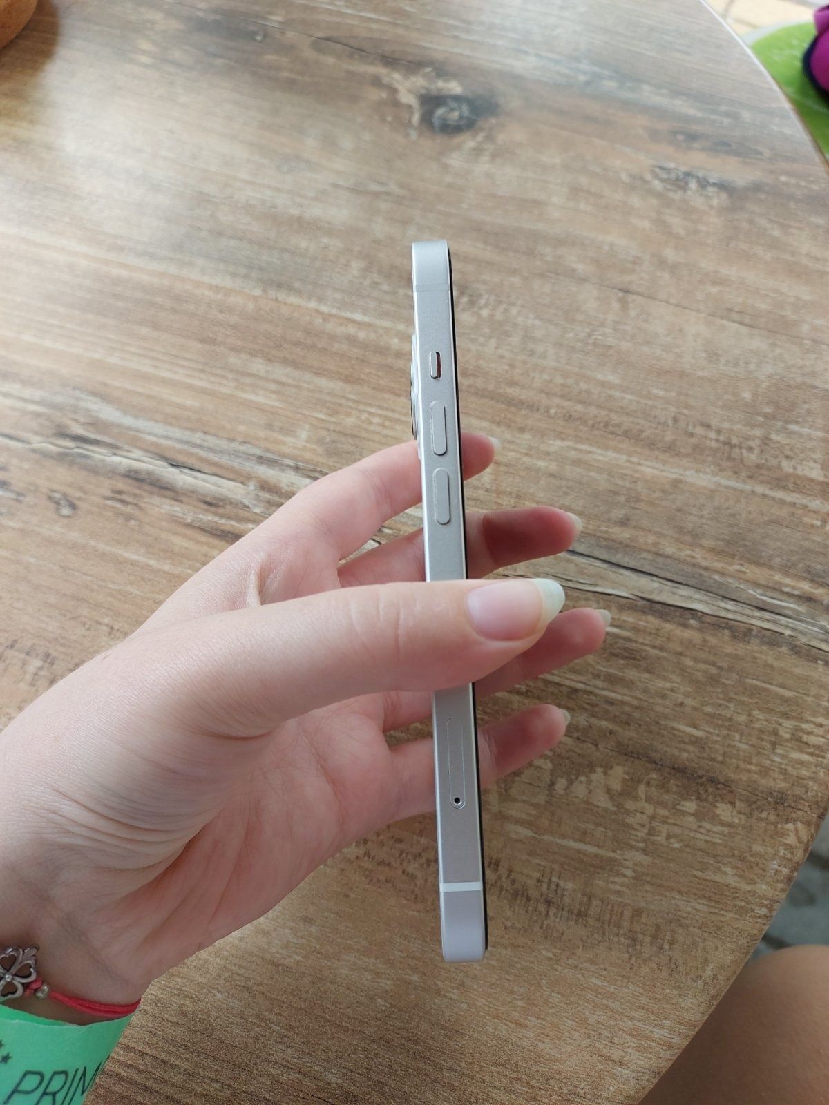 iPhone 13 с подарък 15 калъфки