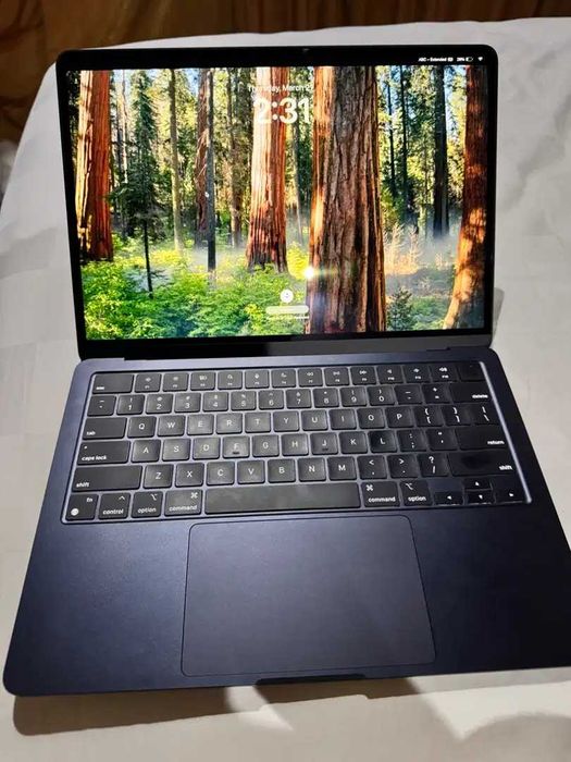 Macbook Air M2 13.6 Inch Base - Ca nou, baterie 88%