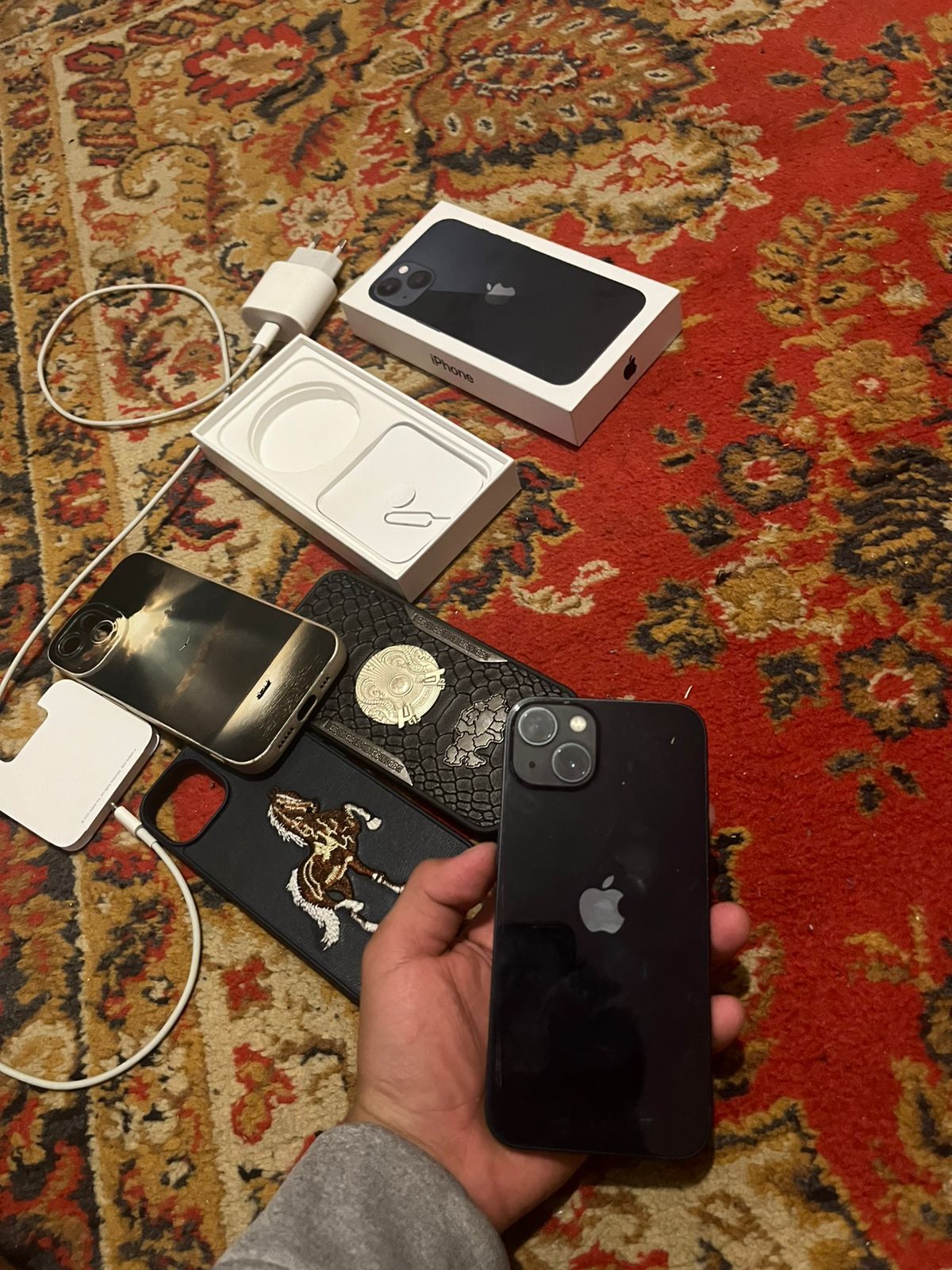 iPhone 13 новый.