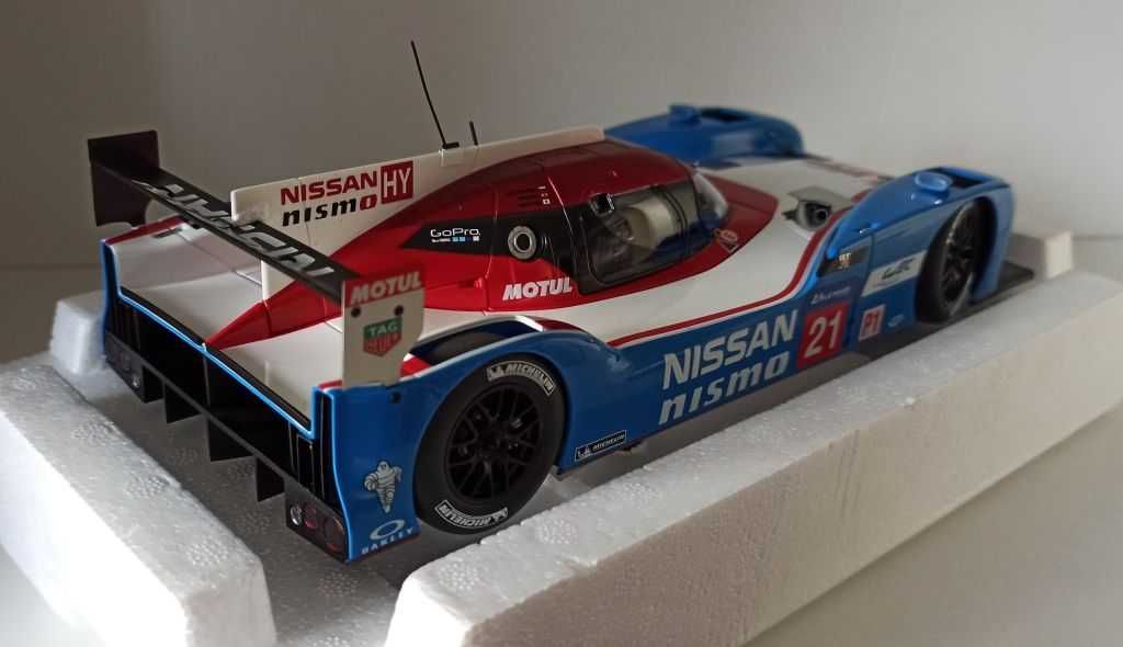 Macheta Nissan GT-R LM Nismo Le Mans 2015 - AutoArt 1/18