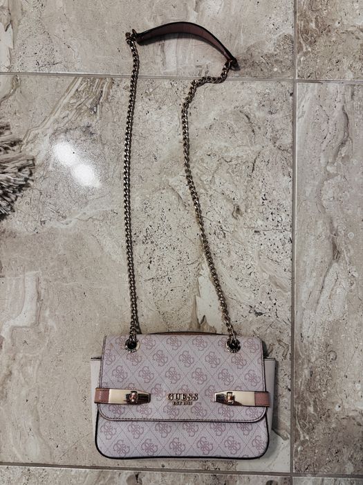 Оригинална Дамска Чанта Guess