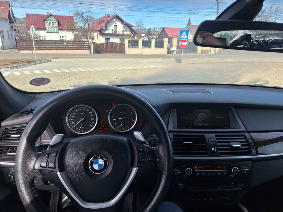 Vand masina BMW x6 stare foarte buna