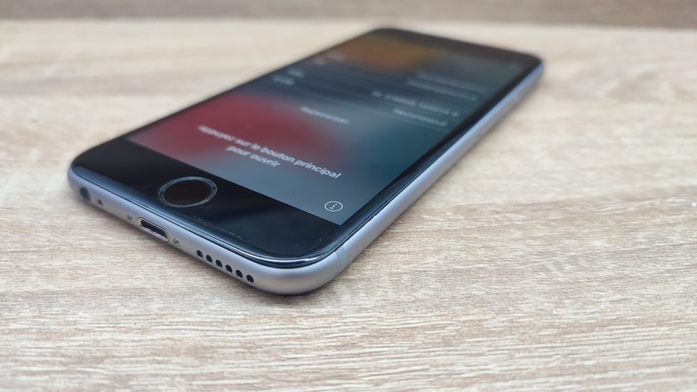 Display iPhone 6s Impecabil plus carcasa impecabila și alte piese