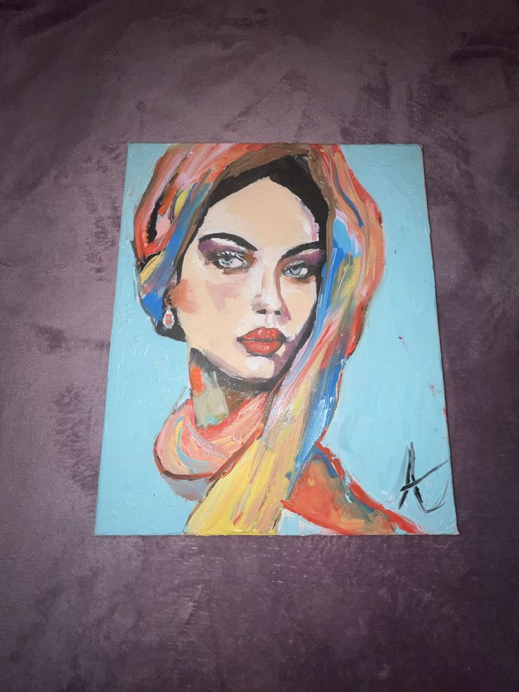 Картина на жена,която глава е овита в цветен шал ;)