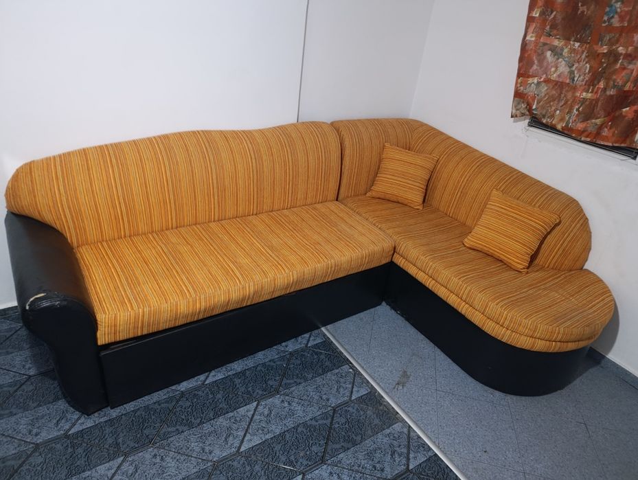 Ъглов разтегателен диван с място за съхранение