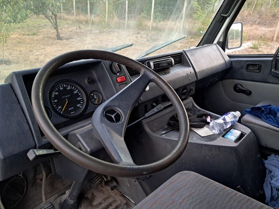 Продавам Mercedes MB 100