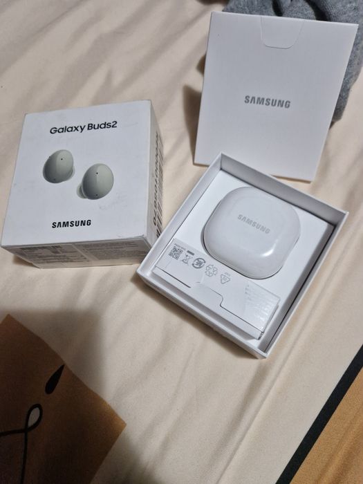 Vând căști Galaxy buds2
