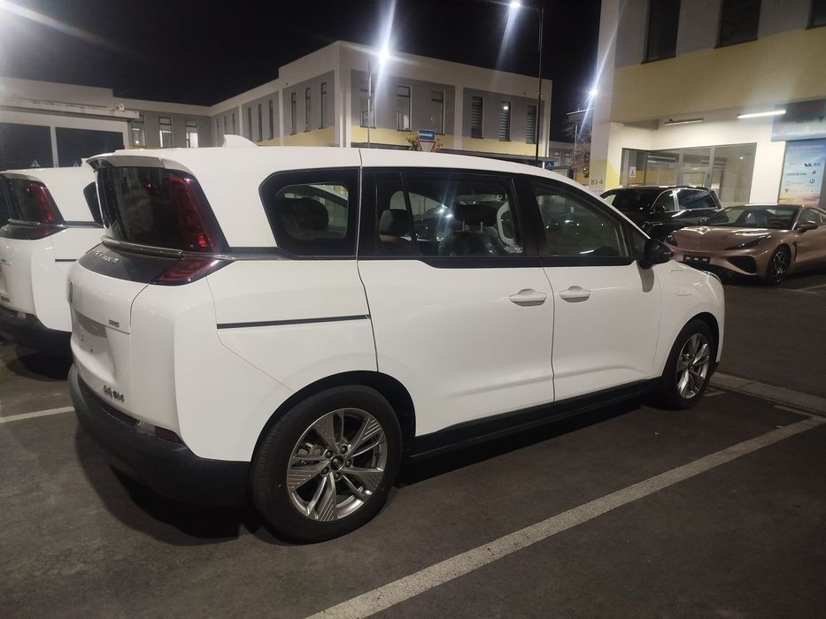 Bestune NAT yangi moshina