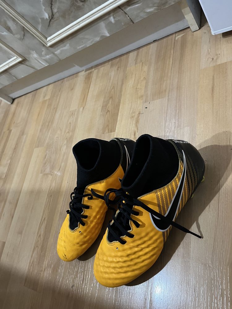Бутонки nike