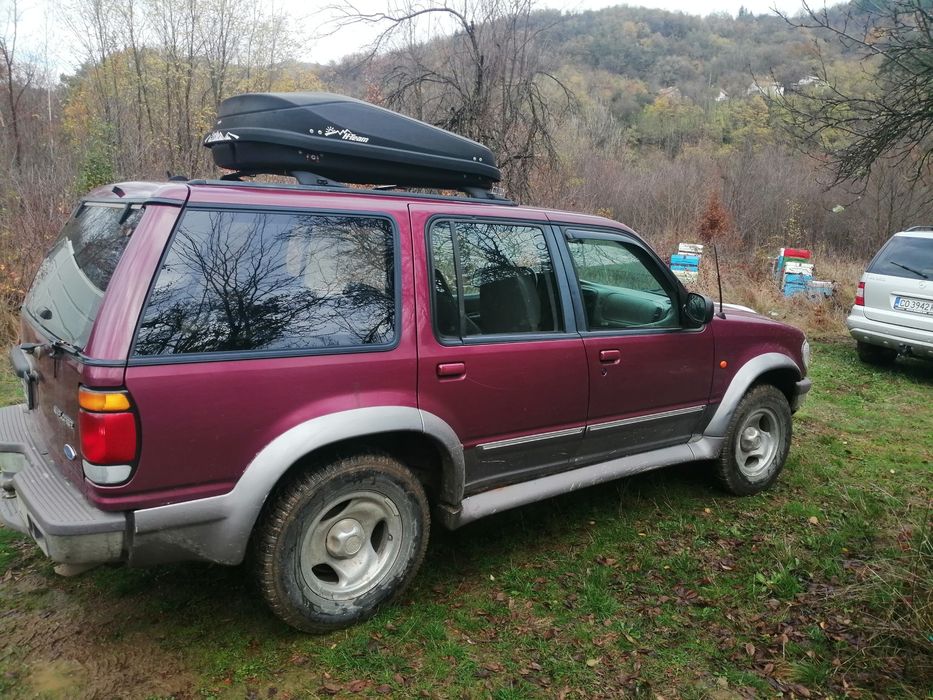 Куфар с въдици и такъми всякакви