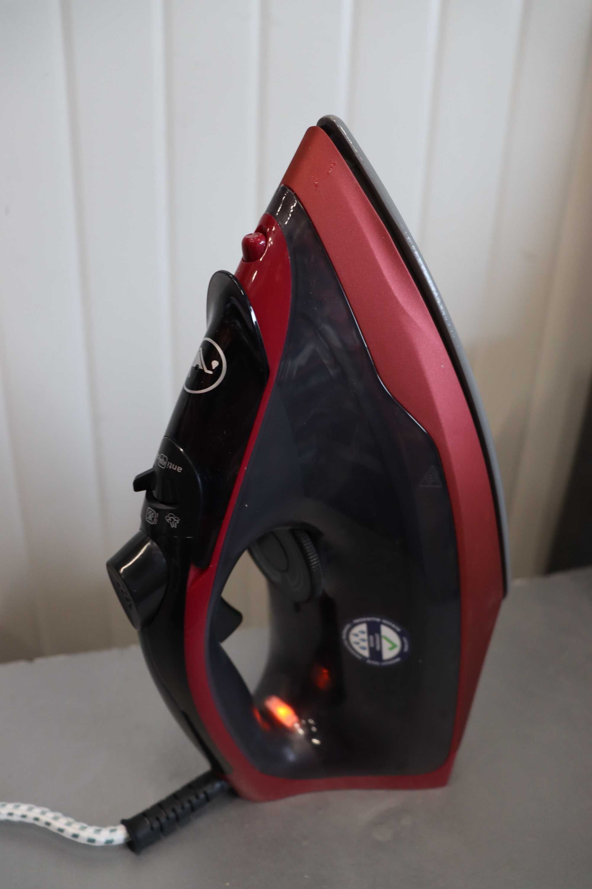 Ютия Tefal Express Steam Plus 2600W, 45 г/мин, автоматично изключване