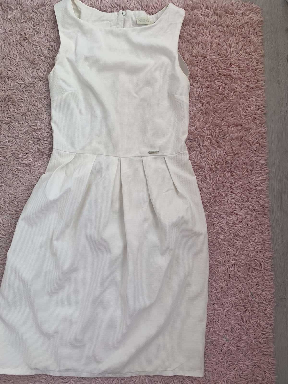 Бяла рокля рокля