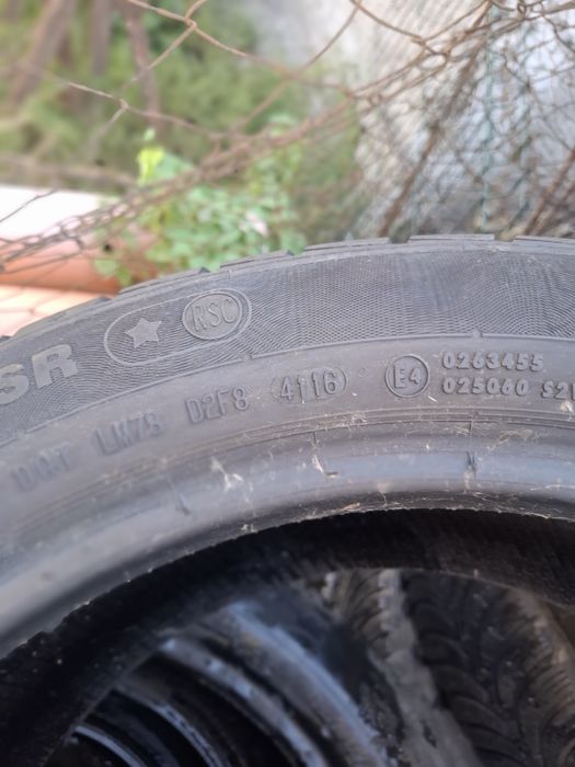 Vand 2 sau 4 anvelope 225 50 18 continental ranflet de iarna bune