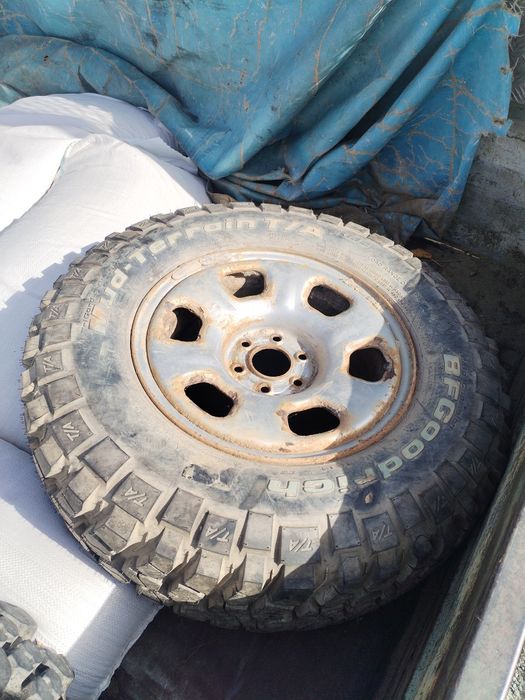 215/80r16. Și 255/70r16