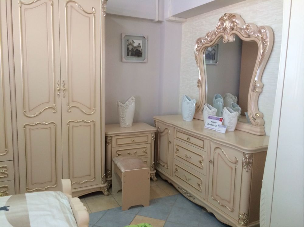 Срочно! Комод, 2 тумбы и диван без матраса отдаю за 65000