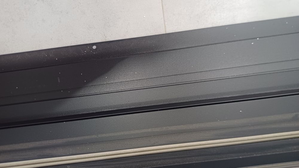 Продается новые алюминевые микроплинтуса метр 1000тн. Длина штука 2,5м