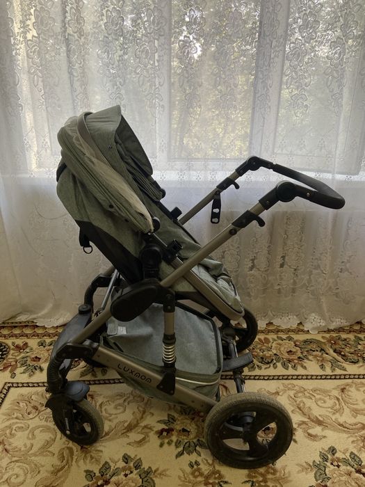 Продам каляску в отличном состоянии Luxmom