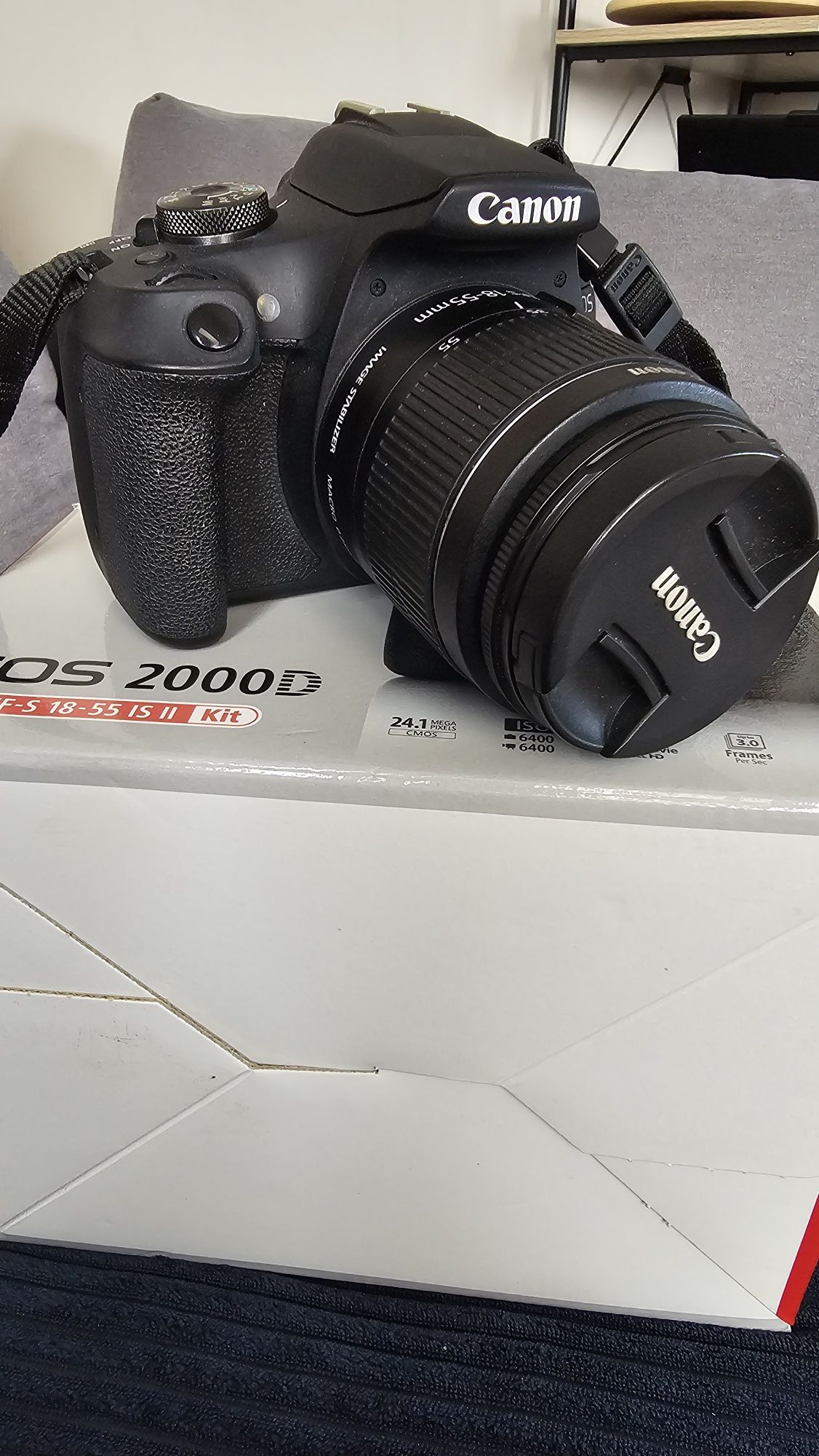 Фотоапарат Canon 2000d с два обектива